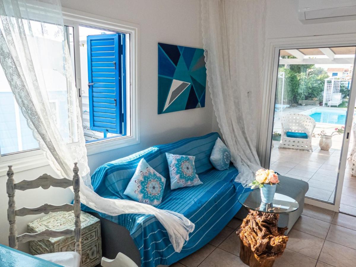 Greek Island Style 2 Bedroom Villa With Pool Next To The Sea Larnaca Exterior photo